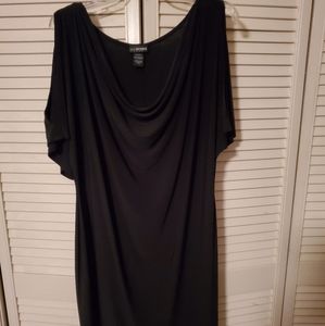 Open sleeve scoop neck black dress